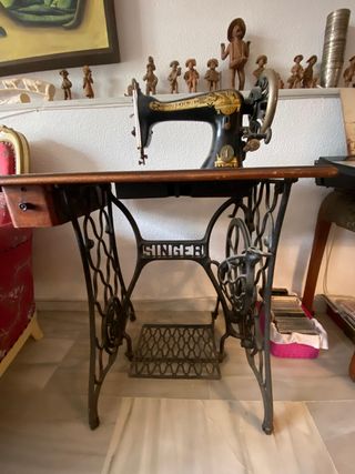 Máquina de coser Singer antigua