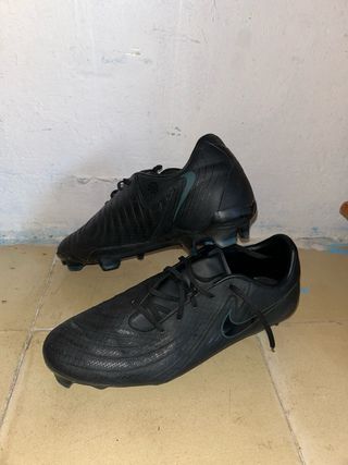 Botas de fútbol Nike negras