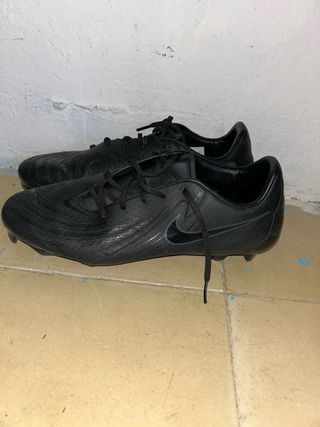 Botas de fútbol Nike negras