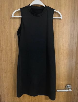 Vestido negro sin mangas
