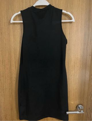 Vestido negro sin mangas