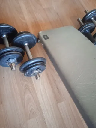 Banco de pesas y mancuernas