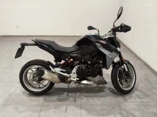 BMW F900 R Naked Moto Negra y Plateada