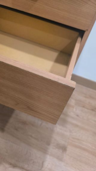 Escritorio de madera con cajones como nuevo