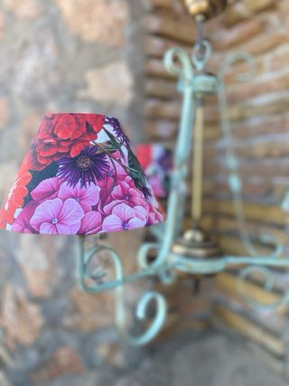 Lámpara forja vintage verde envejecido con flores