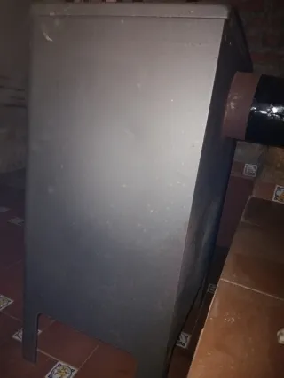 Estufa de leña con puerta de cristal