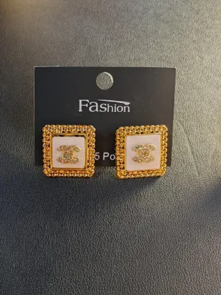 Pendientes Chanel Cuadrados Dorados y Blancos