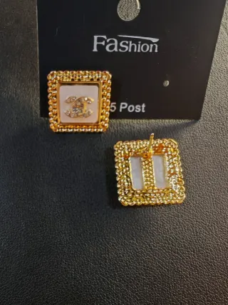 Pendientes Chanel Cuadrados Dorados y Blancos