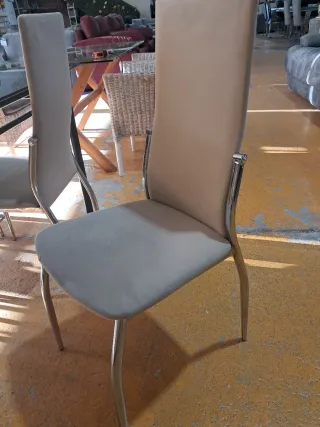 Mesa de cristal y 4 sillas