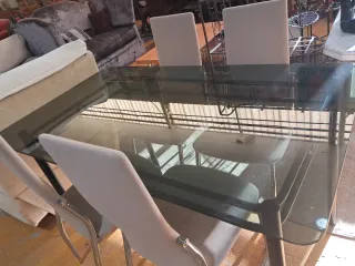 Mesa de cristal y 4 sillas
