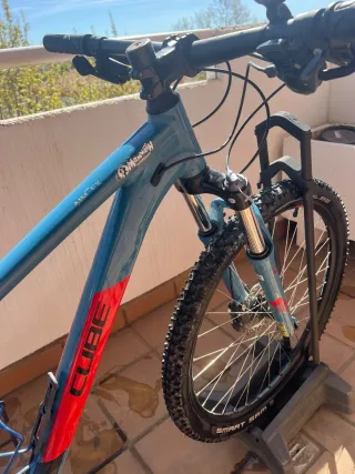 Bicicleta Montaña CUBE - Como Nueva