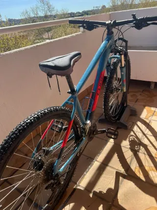 Bicicleta Montaña CUBE - Como Nueva