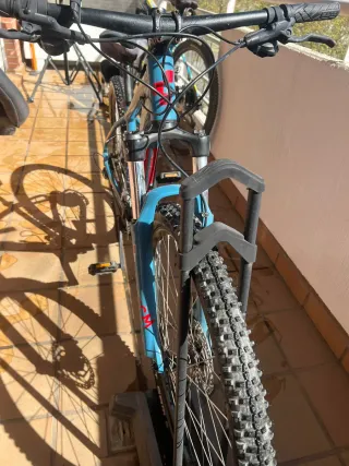 Bicicleta Montaña CUBE - Como Nueva