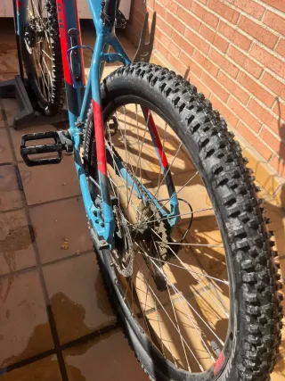 Bicicleta Montaña CUBE - Como Nueva