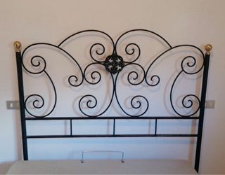 Cabecero de forja negro y dorado cama 1,35