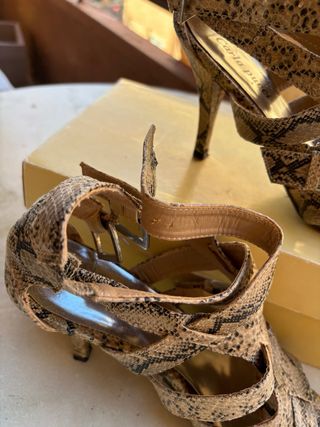 Sandalias Carla Pucci efecto piel de serpiente