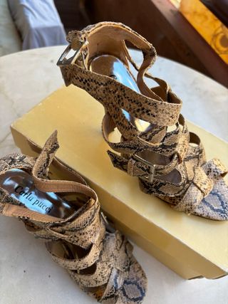 Sandalias Carla Pucci efecto piel de serpiente