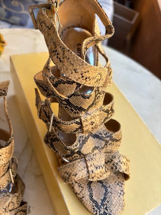 Sandalias Carla Pucci efecto piel de serpiente