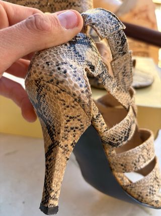 Sandalias Carla Pucci efecto piel de serpiente