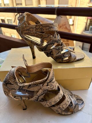Sandalias Carla Pucci efecto piel de serpiente