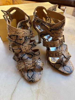 Sandalias Carla Pucci efecto piel de serpiente