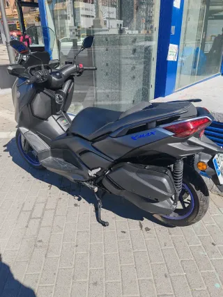 Yamaha XMAX 300 2024 Negra Azul