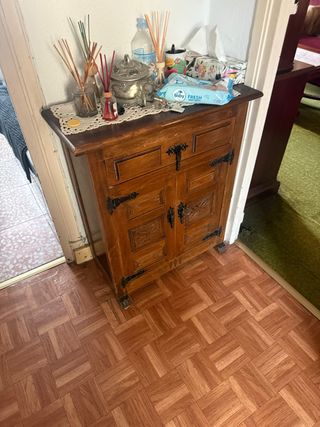 Mesita de madera rústica