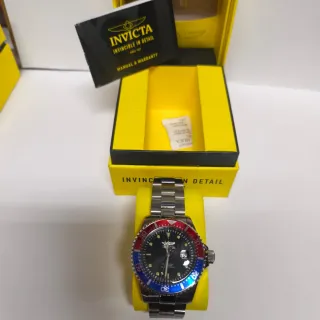 Reloj Invicta Profesional Rojo y Plateado
