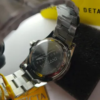 Reloj Invicta Profesional Rojo y Plateado