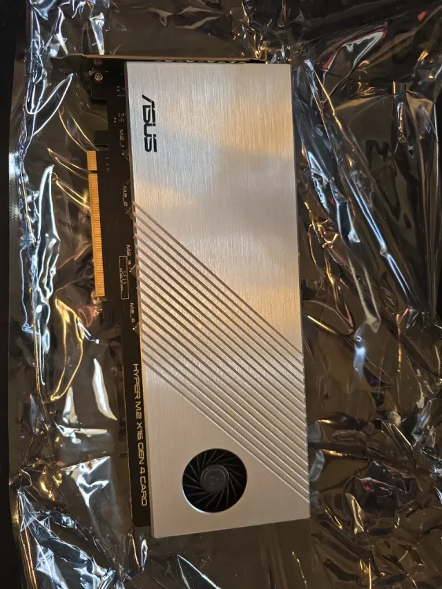 Tarjeta Asus Hyper M.2 Gen 4