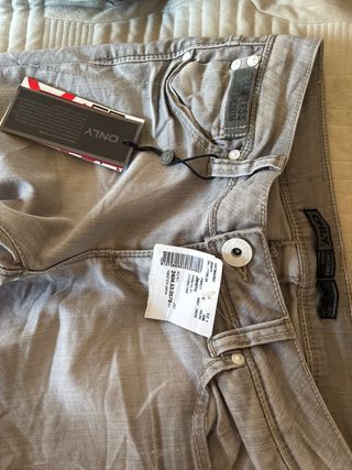 Pantalones vaqueros Only grises talle bajo