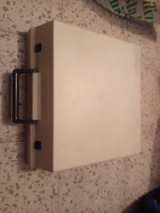 Máquina de escribir Olympia Traveller suiza