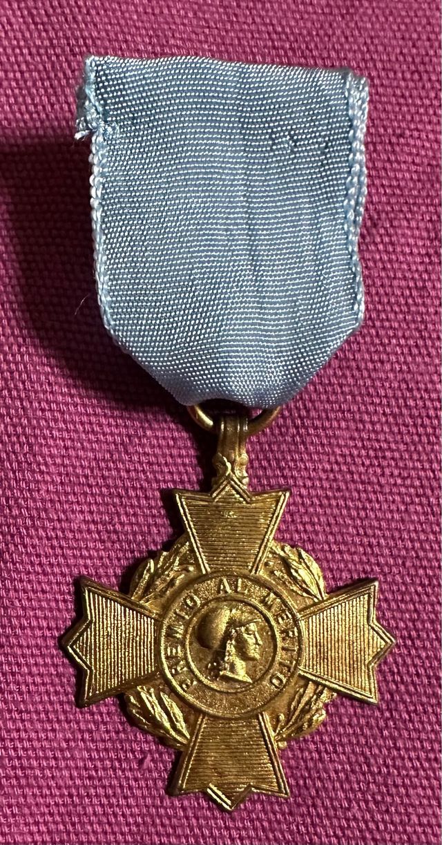 Vieja medalla escolar Premio al Mérito, Minerva.