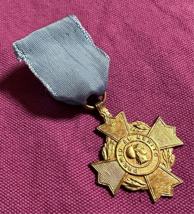 Vieja medalla escolar Premio al Mérito, Minerva.