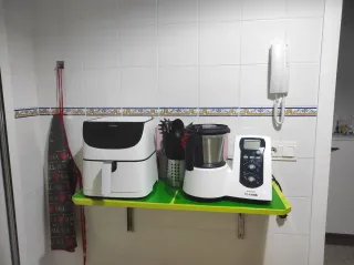 Mesa abatible. 15 euros.Recogida en persona.