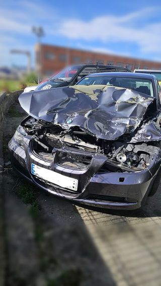 BMW Serie 3 (325i) Siniestrado
