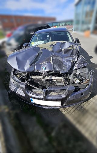 BMW Serie 3 (325i) Siniestrado