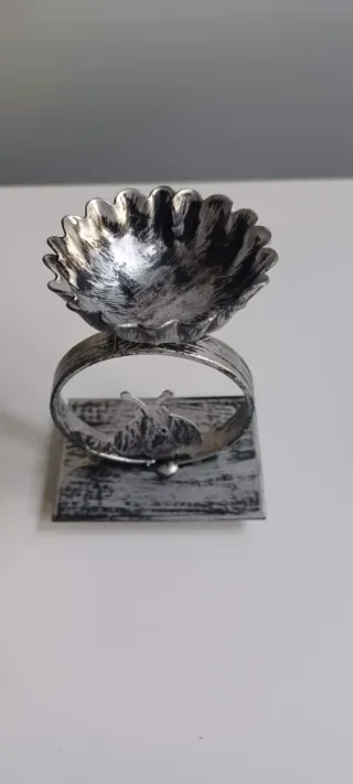 Portacandela decorativo in metallo