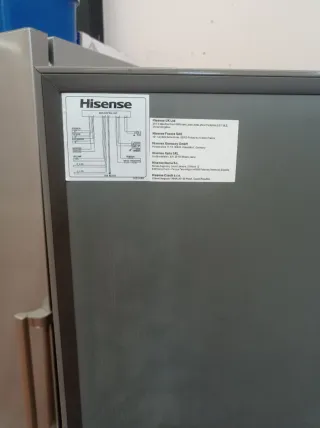 Nevera Hisense plateada