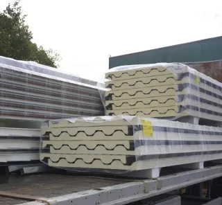 Paneles sándwich aislantes