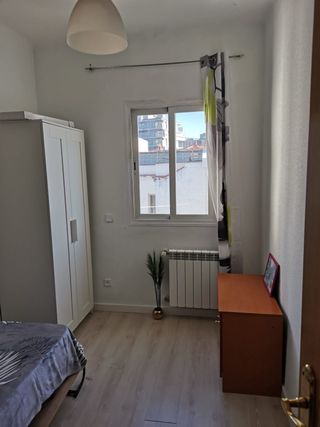 Se alquila habitacion