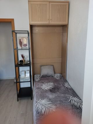 Se alquila habitacion