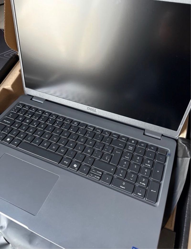 Dell Latitude 3550 Intel Core Ultra afbeelding 3
