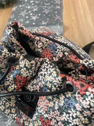 Mochila floral boho ligera y práctica