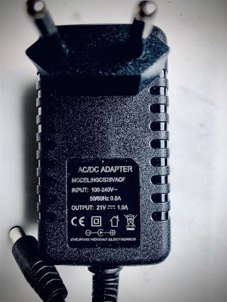 Alimentatore AC/DC HGCS28VAOF 21V 1A