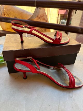 Sandalias rojas tacón fino