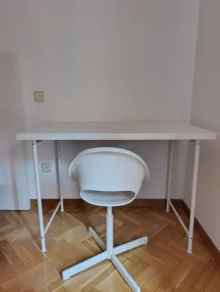 Scrivania e Sedia Ikea in Metallo Bianchi