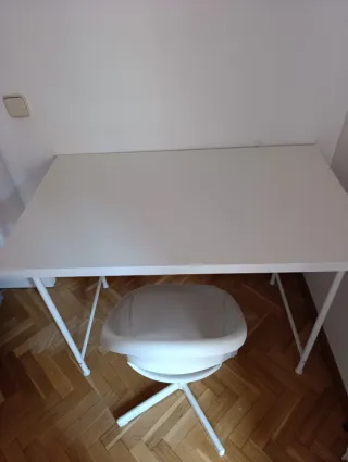 Scrivania e Sedia Ikea in Metallo Bianchi