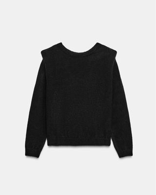 Jersey negro con hombreras