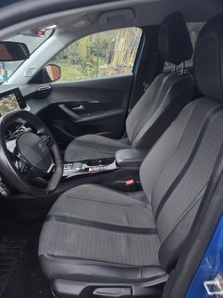 PEUGEOT 2008 Allure Pack BlueHDI 130 SS EAT8